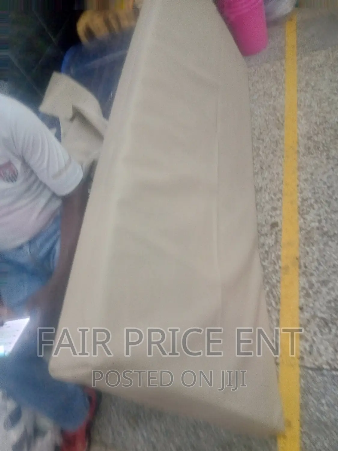 Mattress 2.5x6xinches With Leathercover.( White)