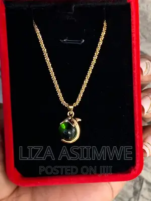 Lady’S Simple Necklaces