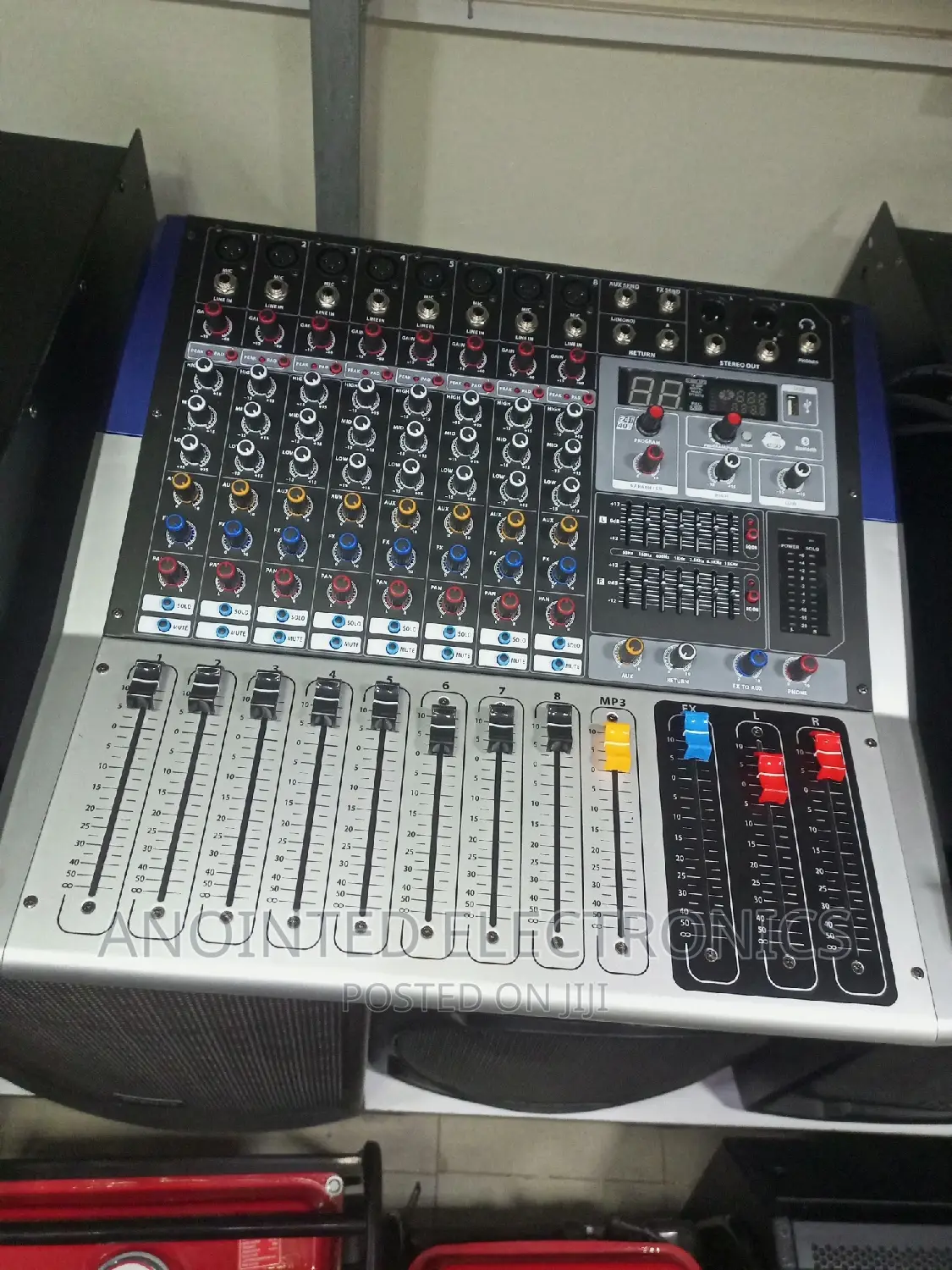 Mixer With 8 Channels