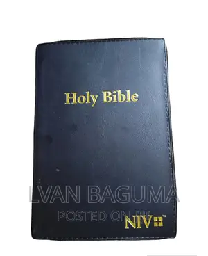 Holy Bible NIV (Standard Size) - With a Zip.