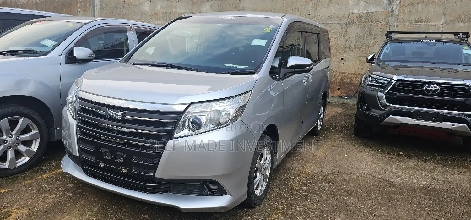 Toyota Noah 2015 Silver