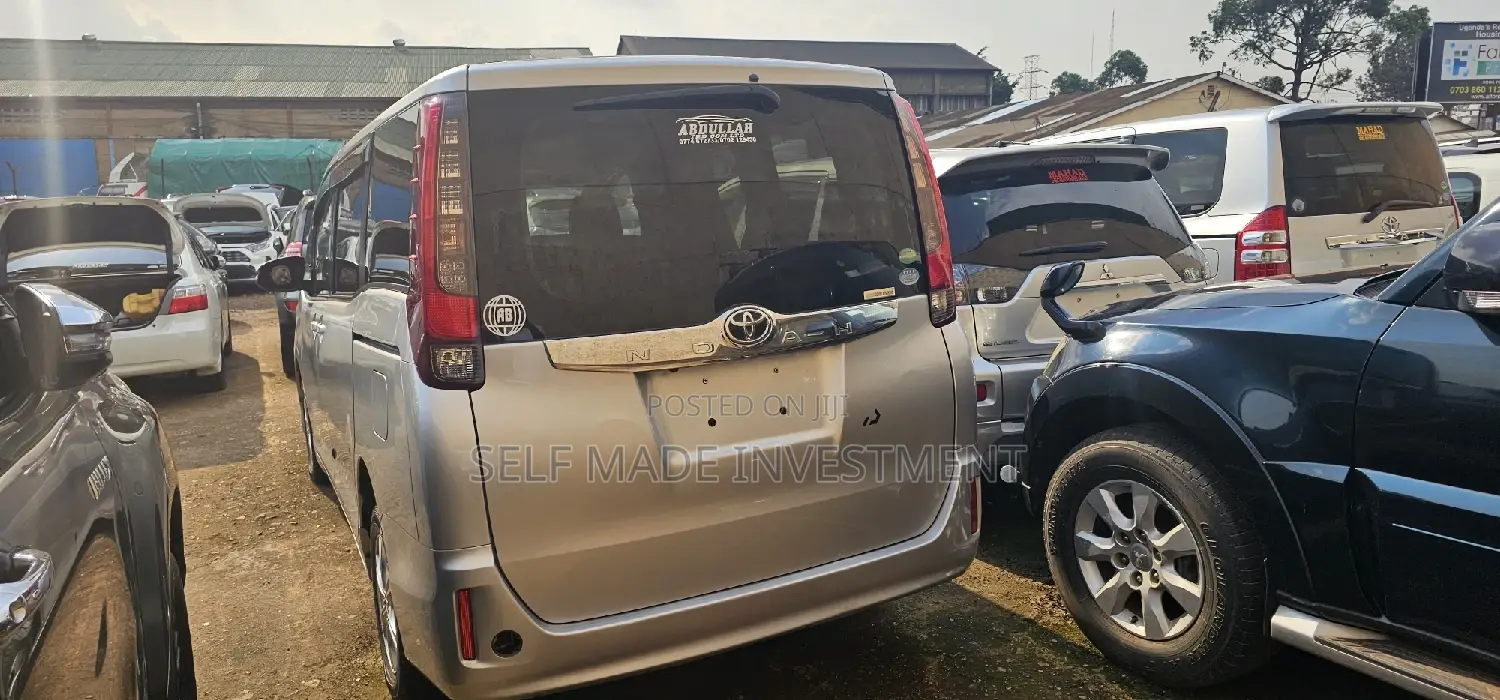 Toyota Noah 2015 Silver