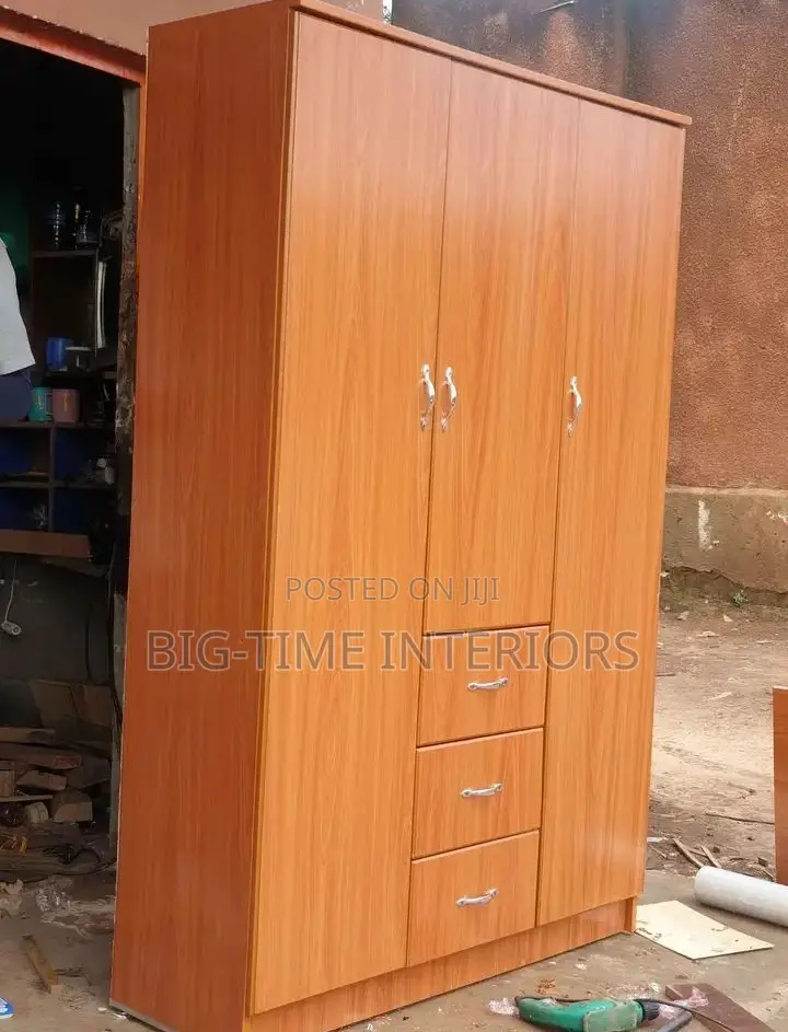 Triple Door Wardrobe 4*6ft-Cherry.