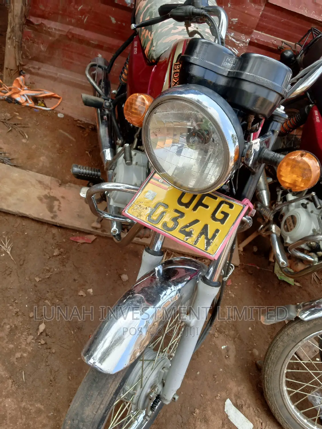 Bajaj Avenger 180 2023 Red