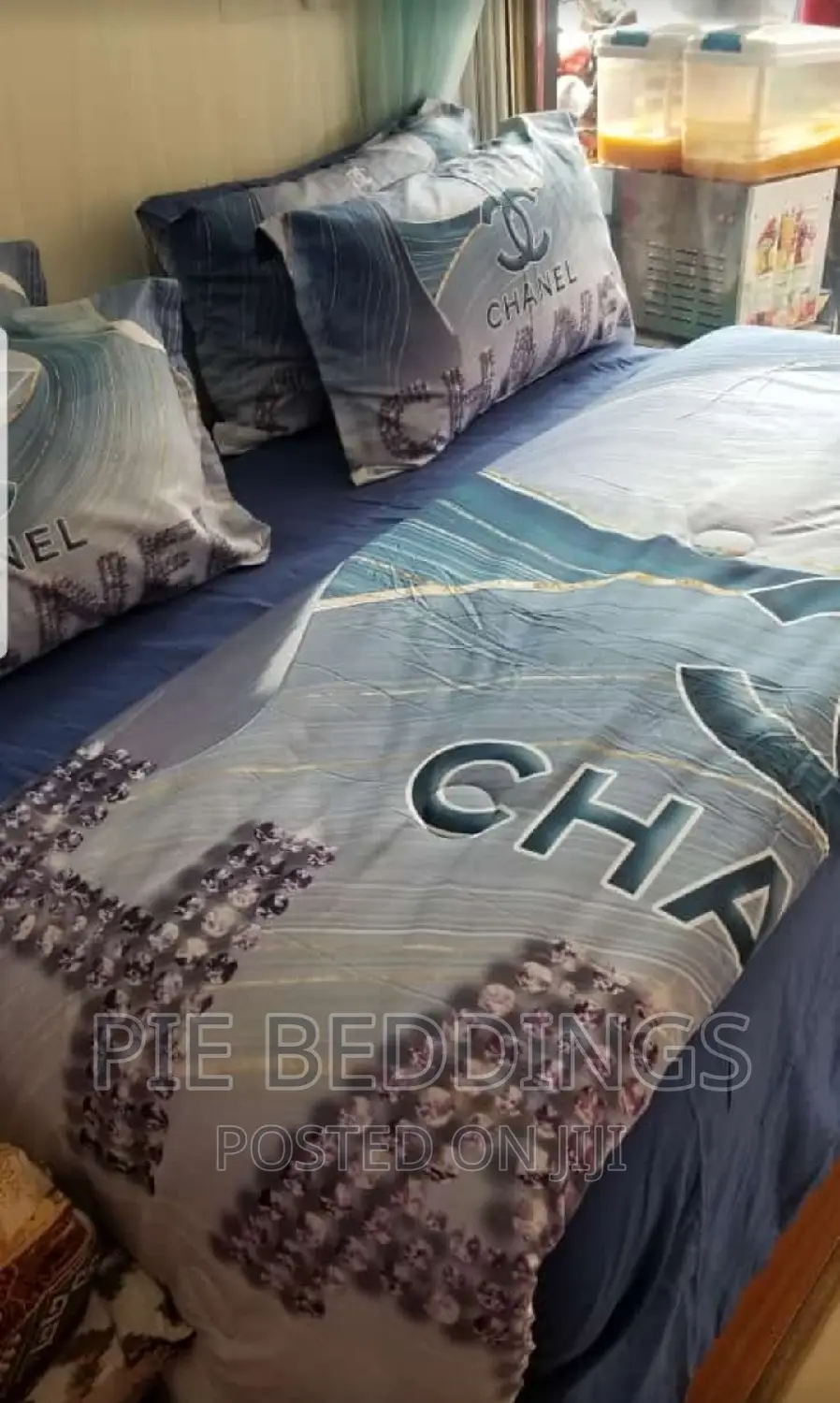 Channel Bedcover With 6 Pieces