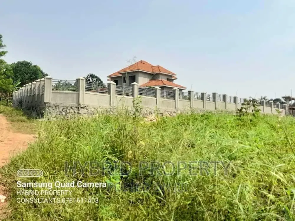 6bdrm Mansion in Nsangi~Katereke for sale