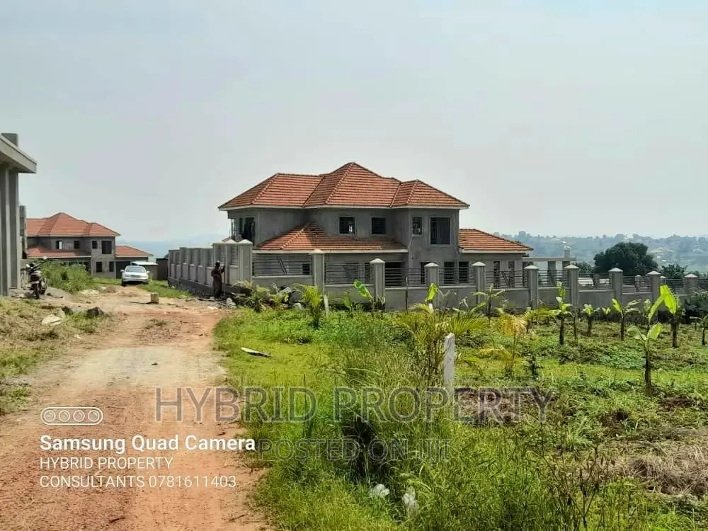 6bdrm Mansion in Nsangi~Katereke for sale