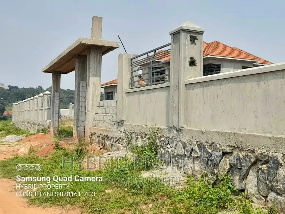 6bdrm Mansion in Nsangi~Katereke for sale