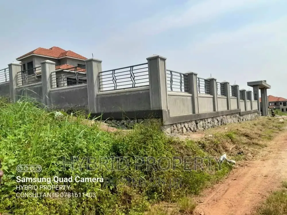 6bdrm Mansion in Nsangi~Katereke for sale