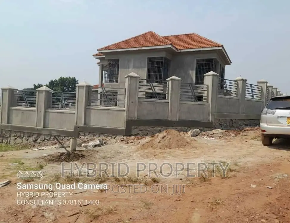 6bdrm Mansion in Nsangi~Katereke for sale