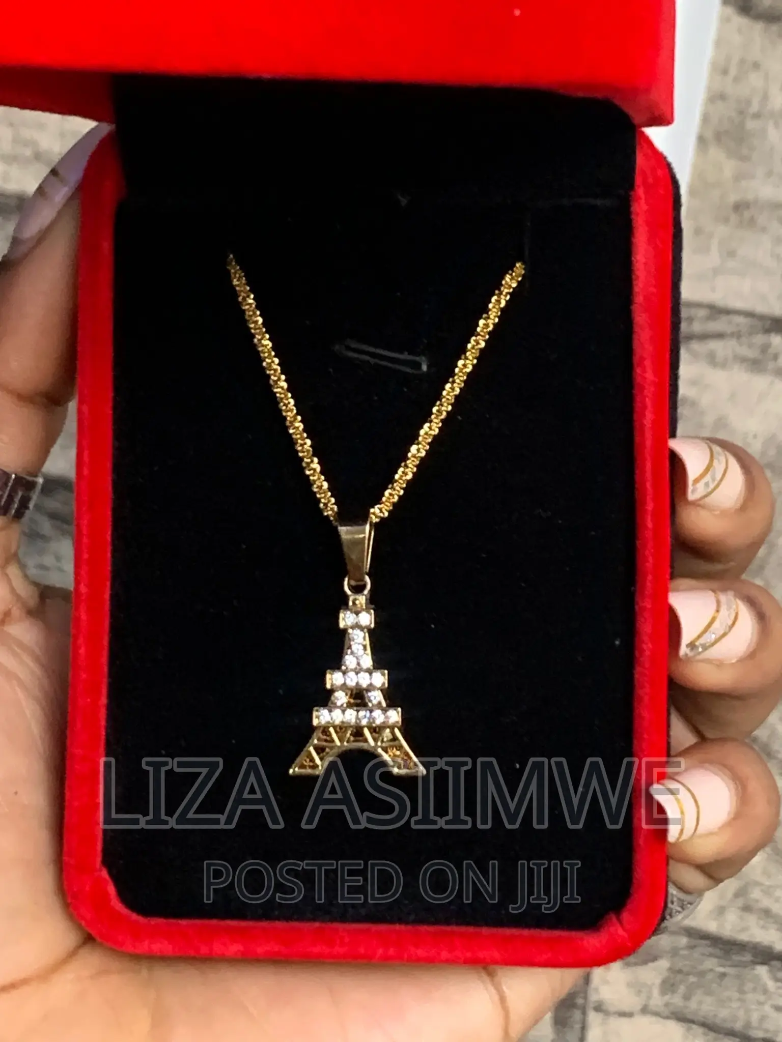 Simple Unisex Necklaces With an Eiffel Tower Pendant