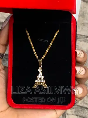 Simple Unisex Necklaces With an Eiffel Tower Pendant