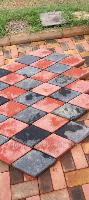 Quality Coloured Pavers in Black and Red Colours