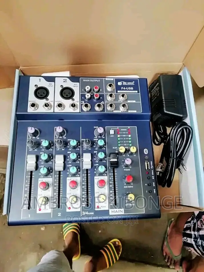 F-4 Live Mixer Built-in Digital Delay ECO Effect Processor.