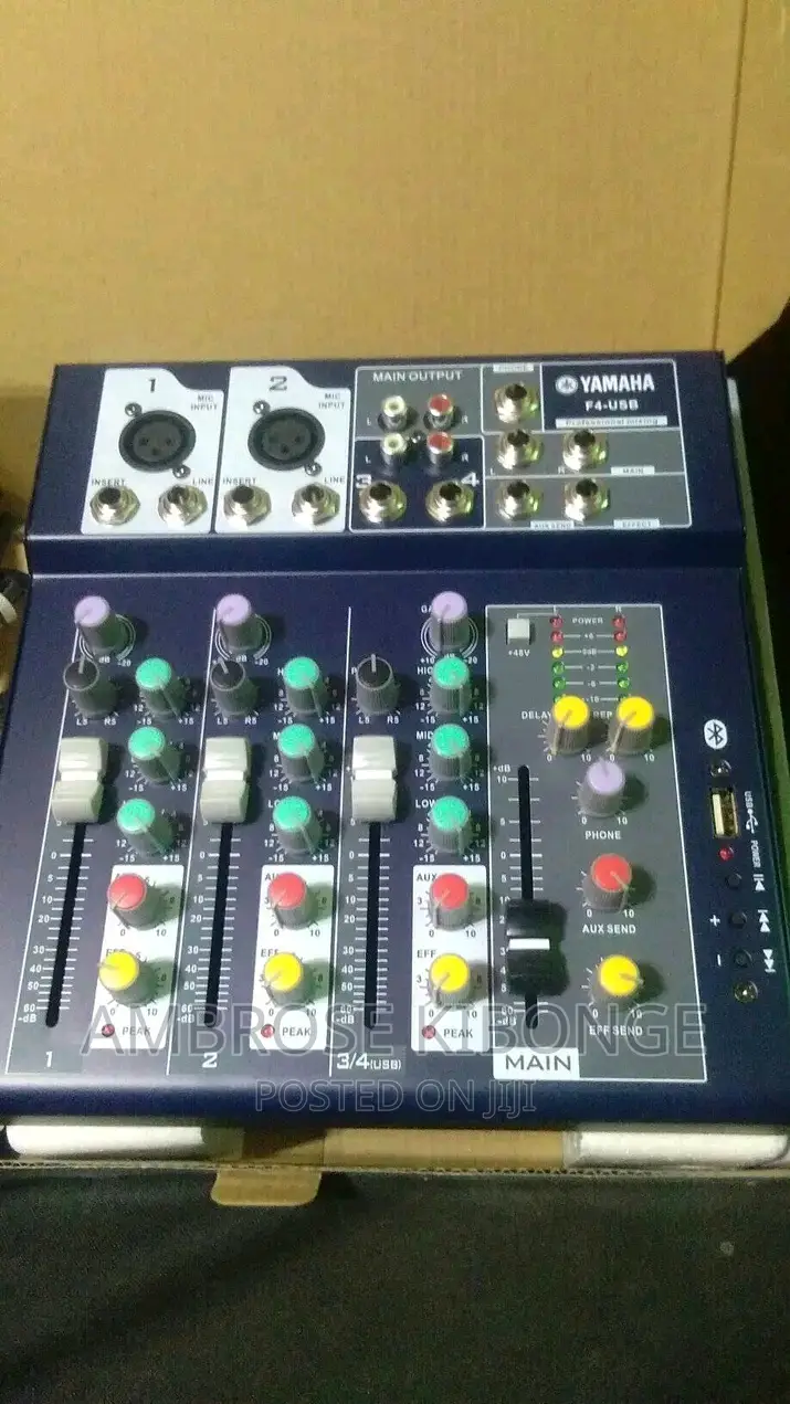 F-4 Live Mixer Built-in Digital Delay ECO Effect Processor.