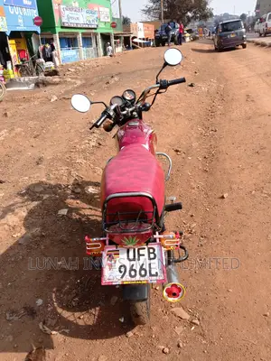 Photo - Bajaj Boxer 2022 Red