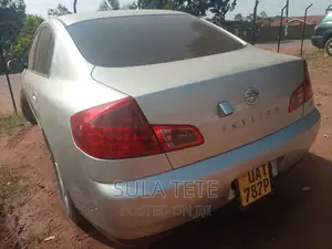 Nissan Skyline 2002 Silver