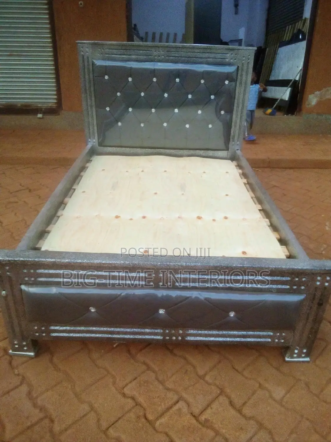 4by6 Gray Leather Bed