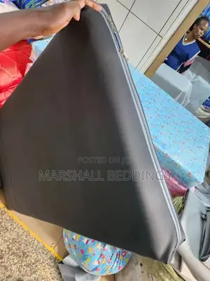 Photo - Baby Mattress With Machnitosh Cover