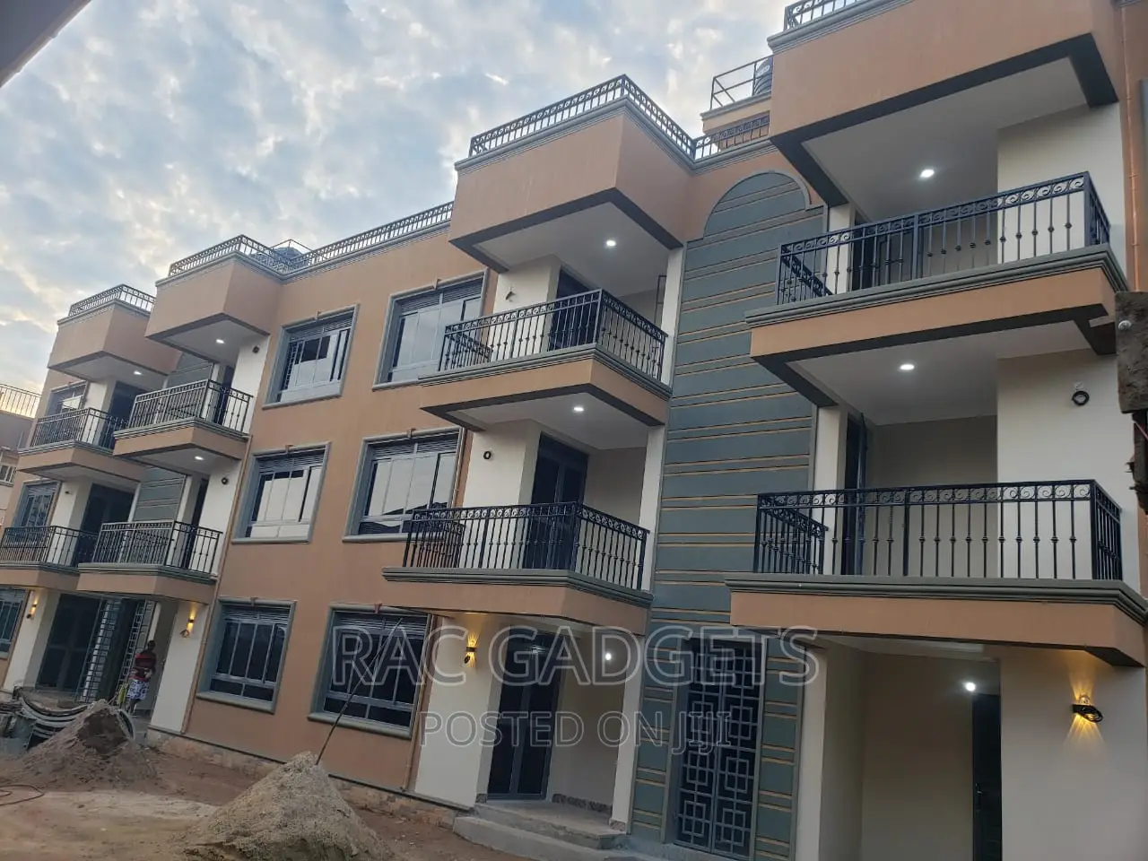 12bdrm Apartment in Central Division for sale