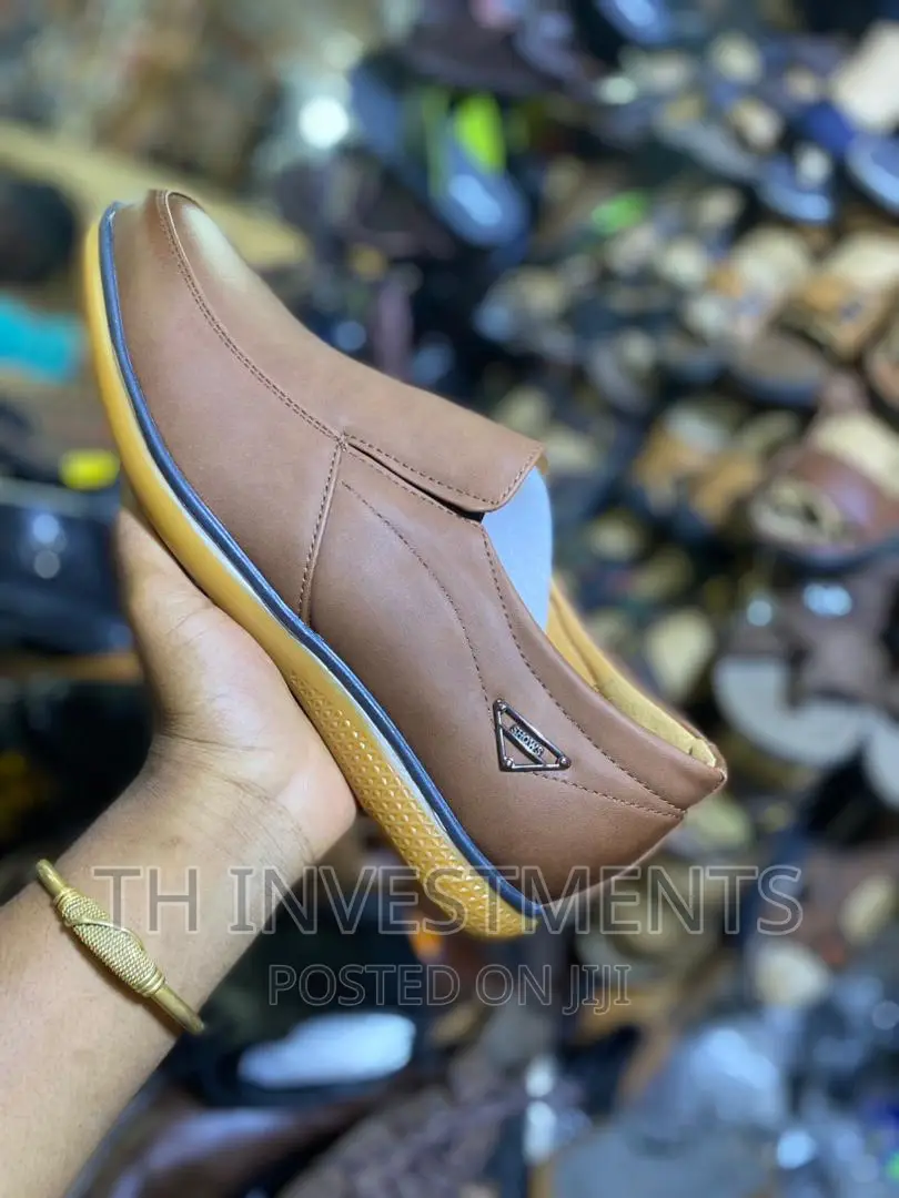 Men's Casual Shoes.