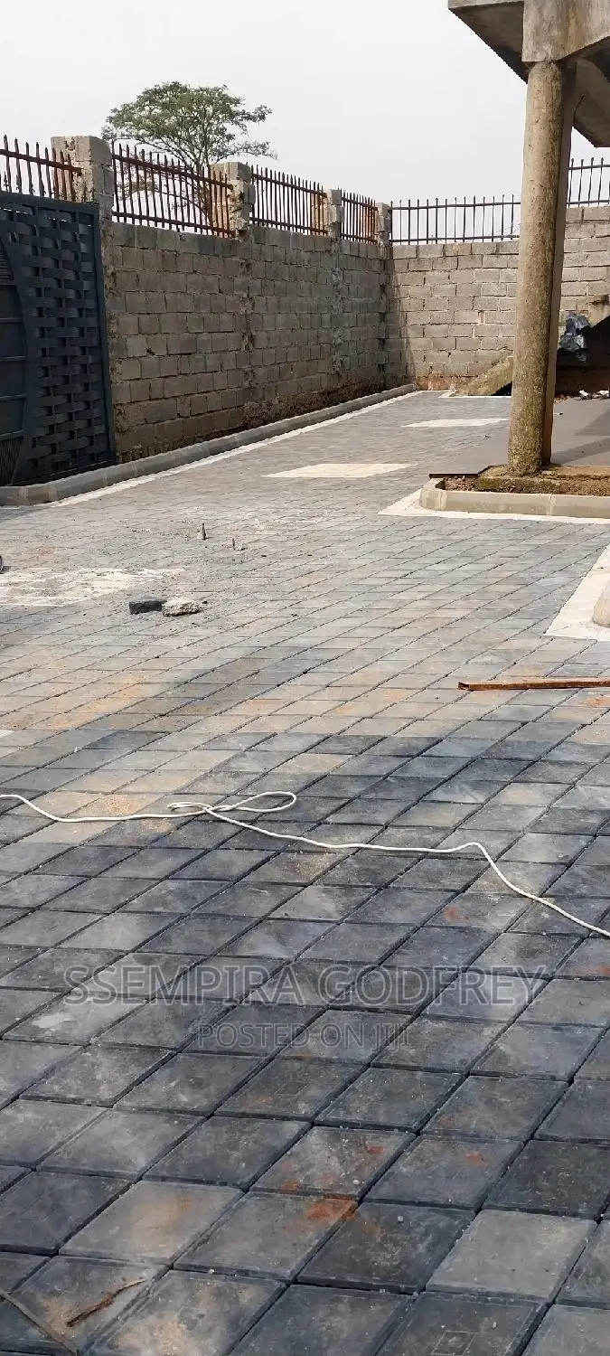 Advanced Rhobus Coloured Pavements