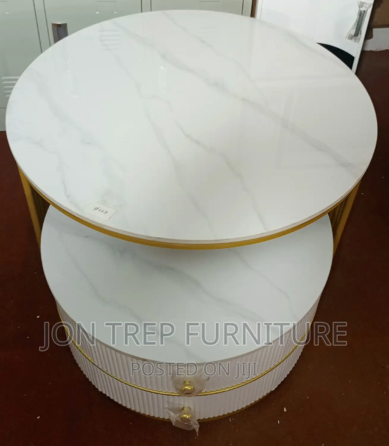 Center Round Table Mable.