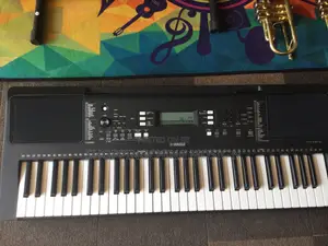 Yamaha Keyboard E373