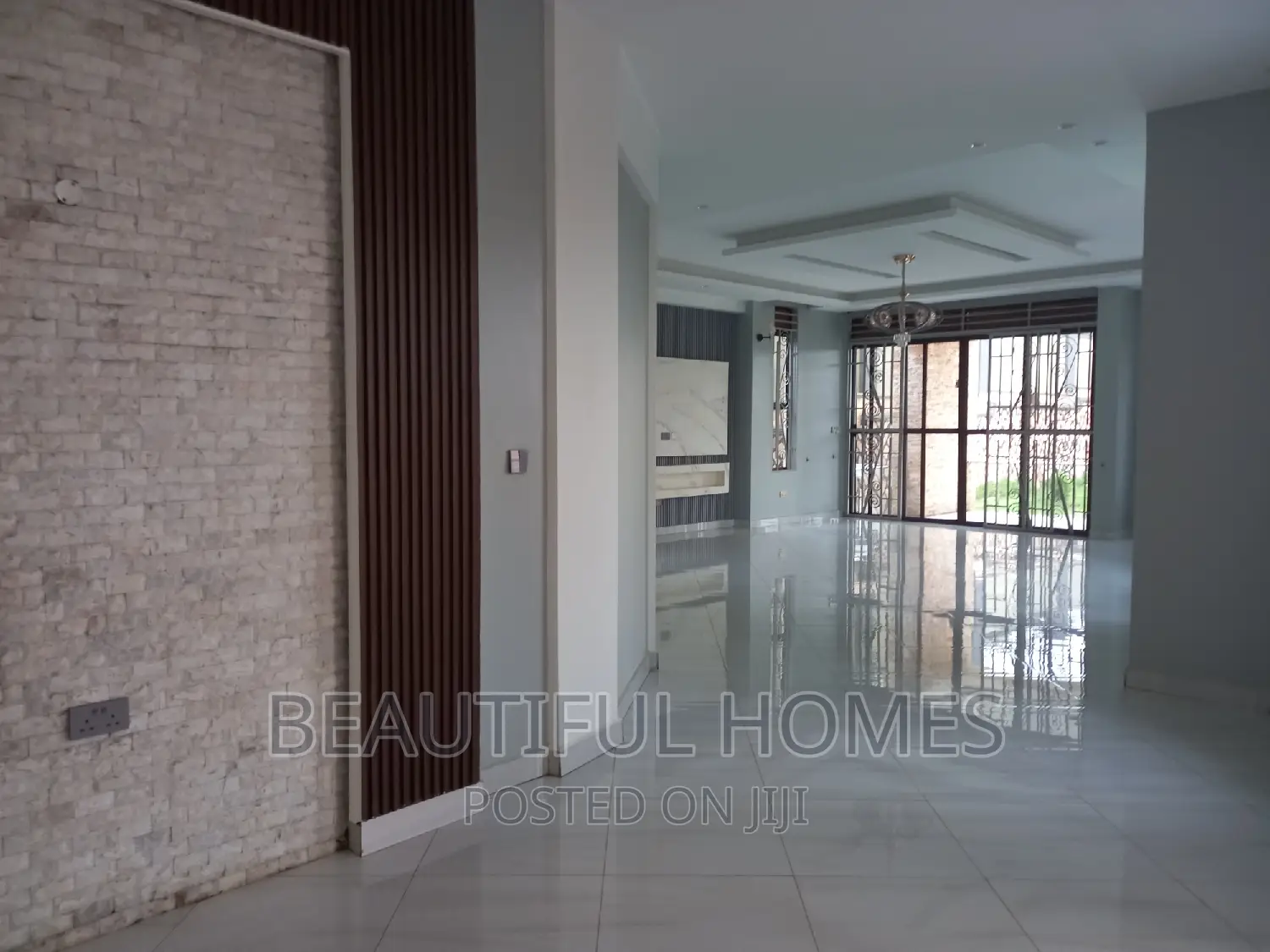 Furnished 6bdrm Mansion in Kira, Central Division for sale