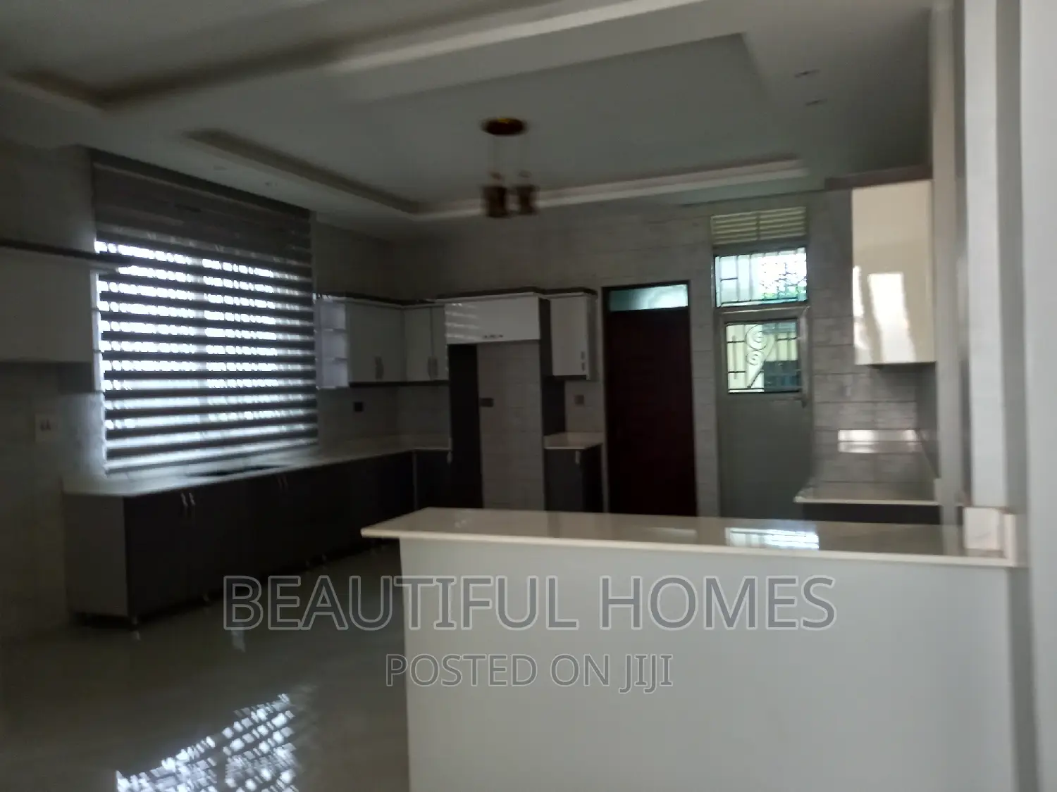 Furnished 6bdrm Mansion in Kira, Central Division for sale