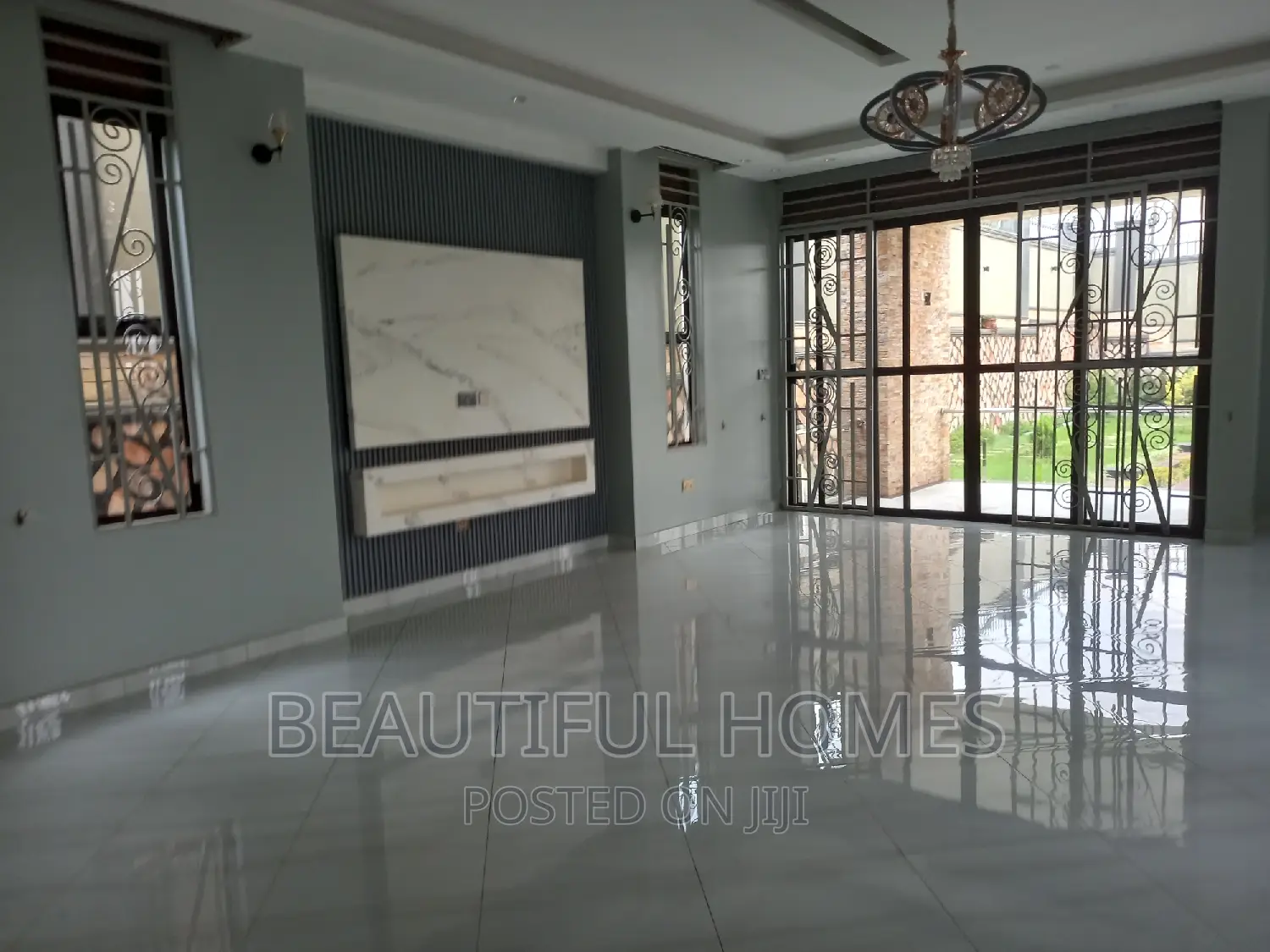 Furnished 6bdrm Mansion in Kira, Central Division for sale