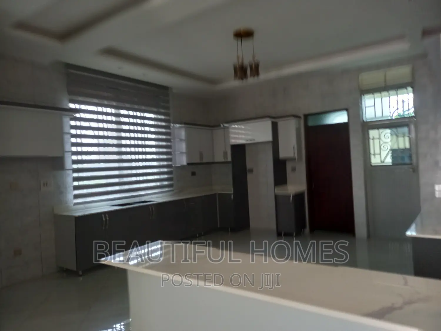 Furnished 6bdrm Duplex in Kira for sale