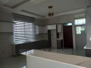 Furnished 6bdrm Duplex in Kira for sale