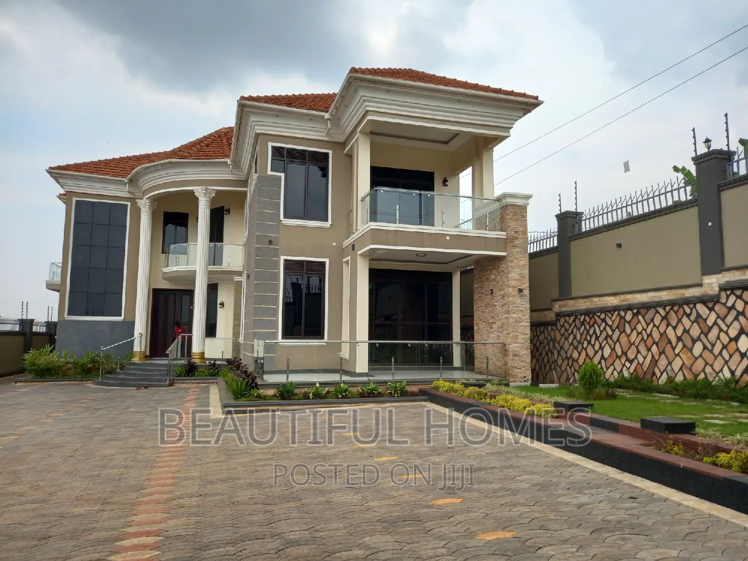Furnished 6bdrm Duplex in Kira for sale