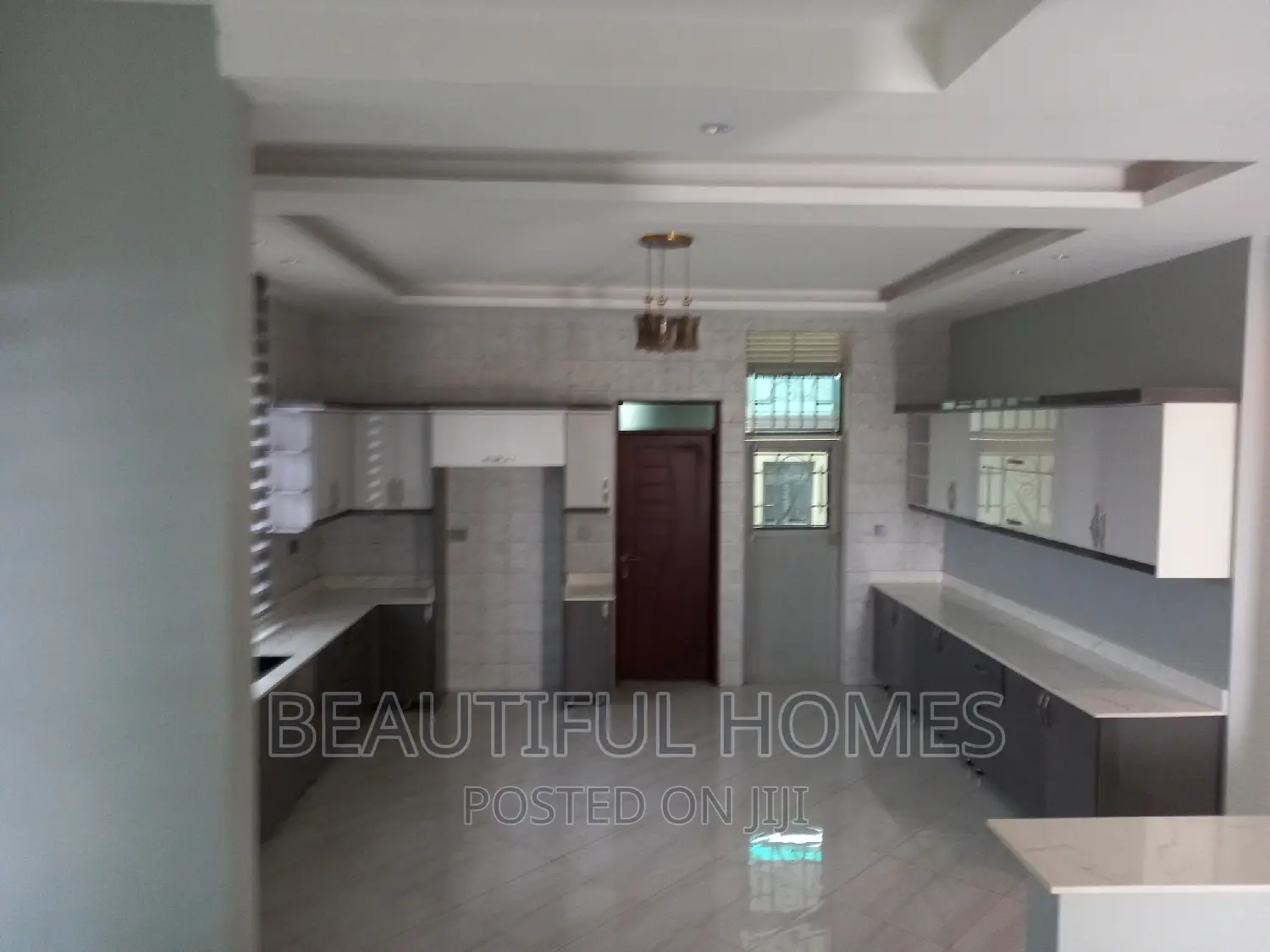 Furnished 6bdrm Duplex in Kira for sale
