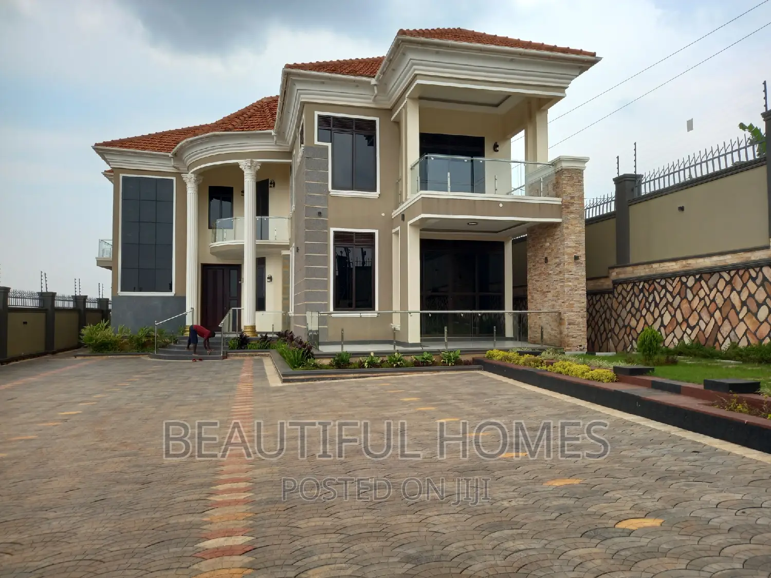 Furnished 6bdrm House in Kira for sale