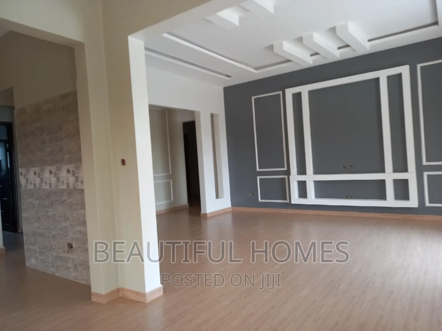 Furnished 5bdrm Mansion in Kira Tarmack for sale