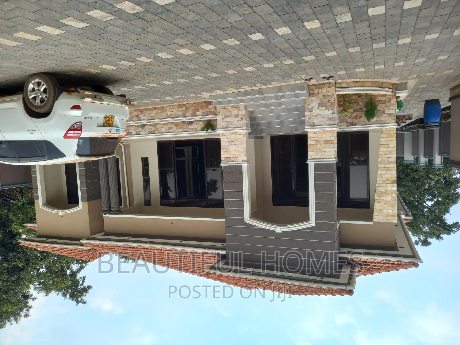 Furnished 5bdrm Mansion in Kira Tarmack for sale