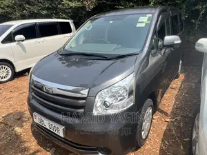 Toyota Noah 2009 Gray