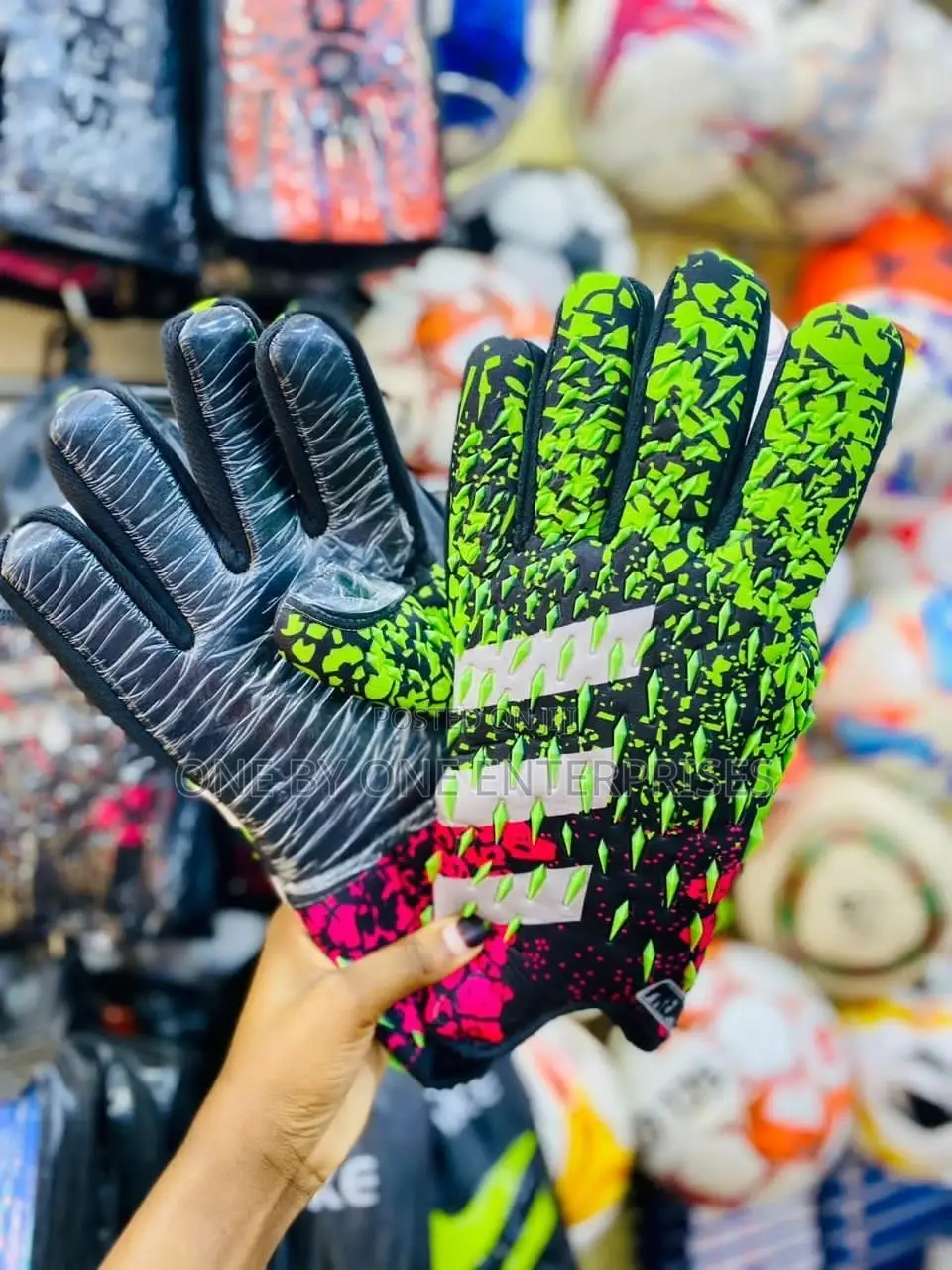 Rofessional Football Goalkeeper Gloves