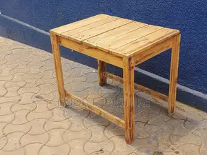 Lovely Pullet Table