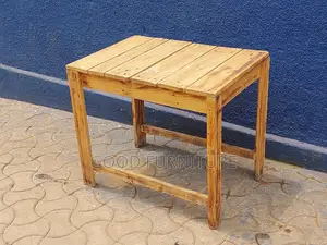 Lovely Pullet Table