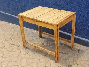 Lovely Pullet Table