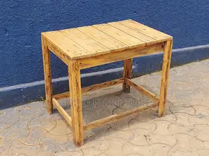 Adorable Pullet Table