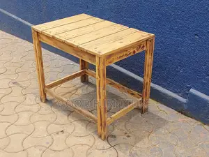 Adorable Pullet Table