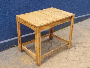 Adorable Pullet Table