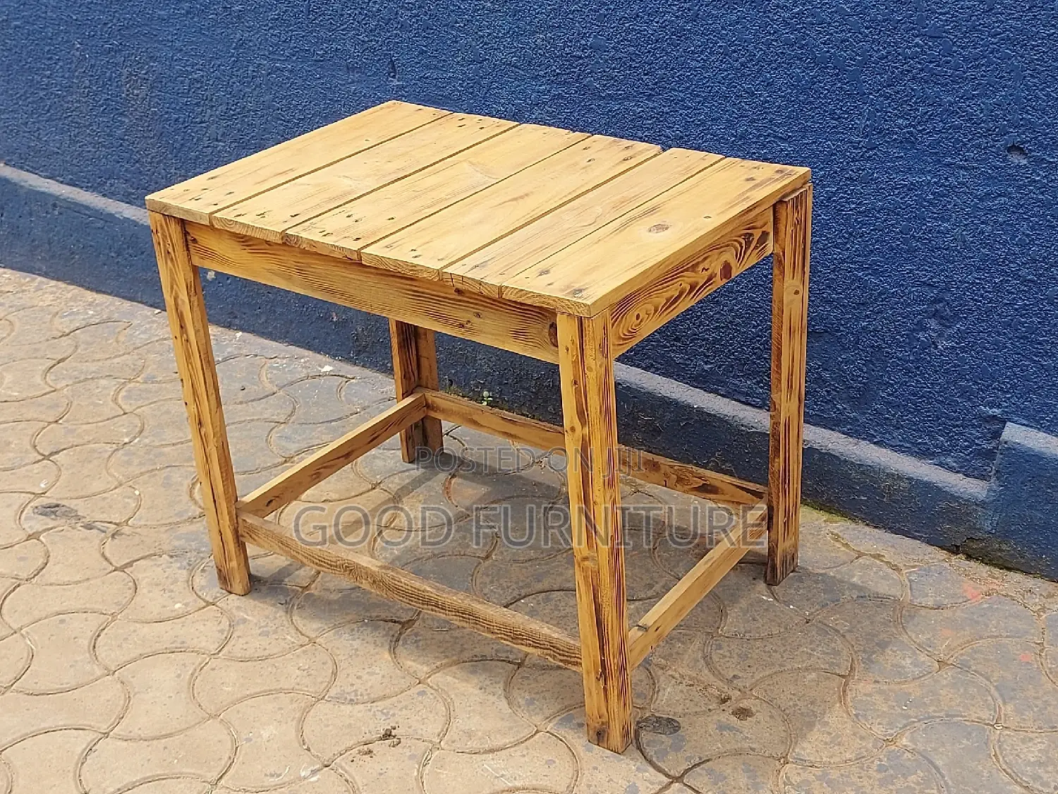 Adorable Pullet Table