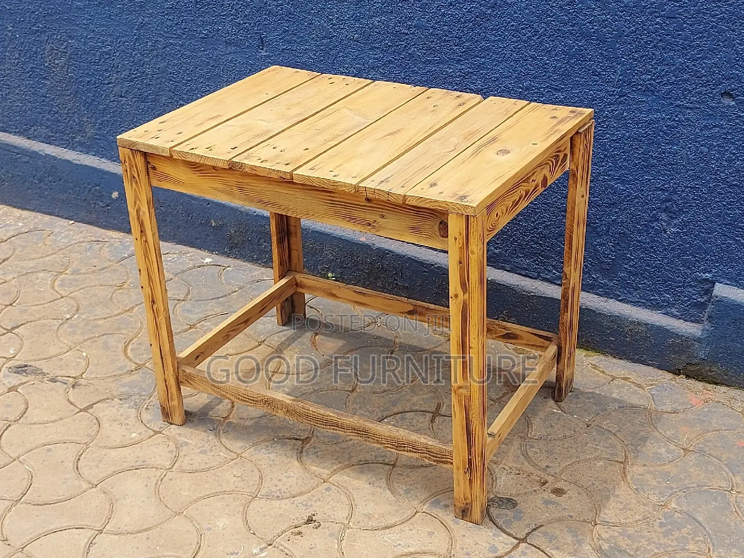Adorable Pullet Table