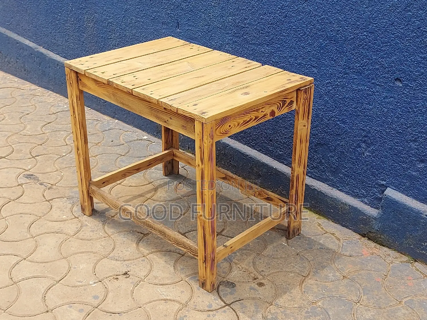Adorable Pullet Table