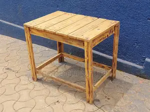 Adorable Pullet Table